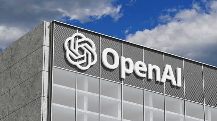OpenAI levanta $30B. El ecosistema LATAM juega otro juego — y puede ganar.